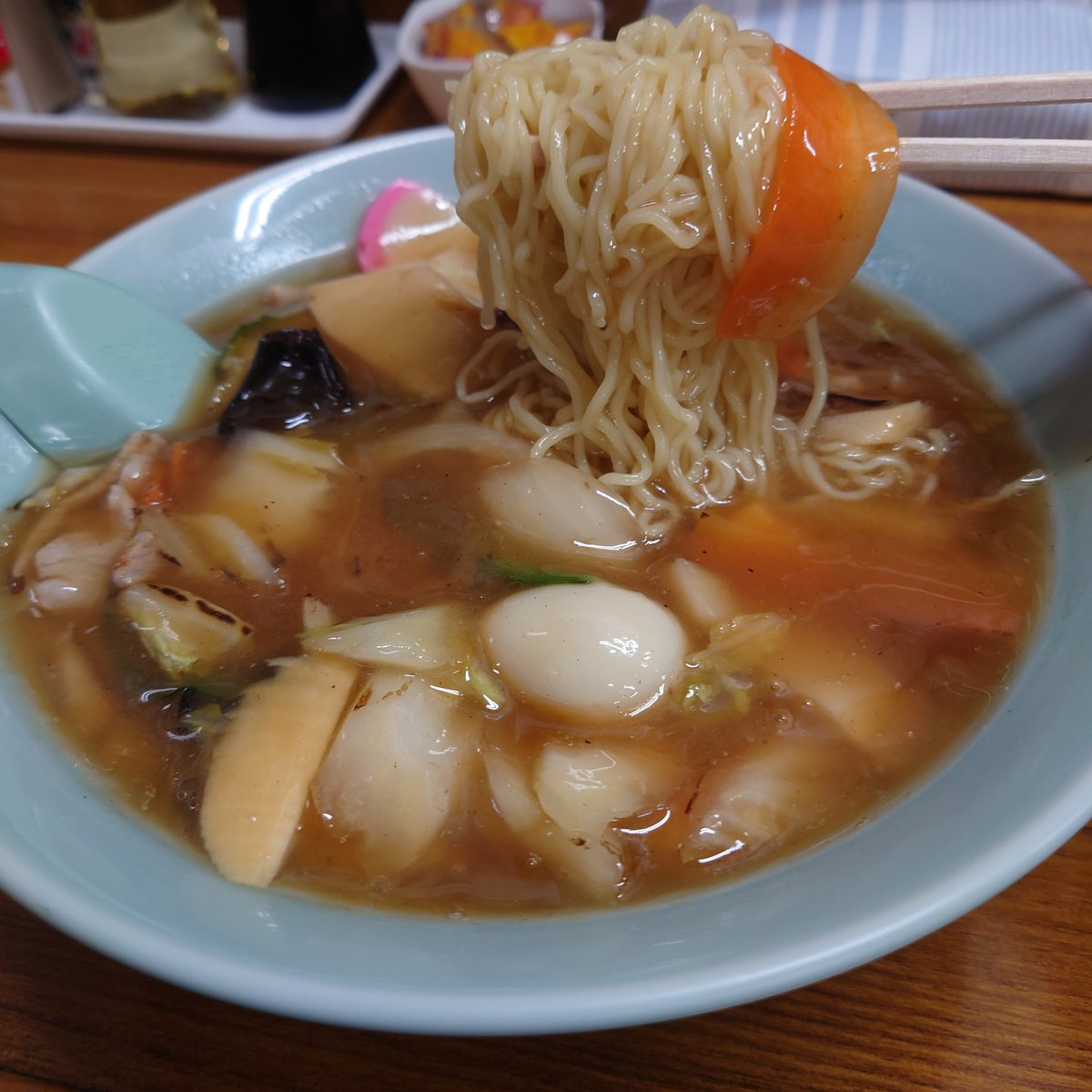 shift0316's tweet photo. 塩竈にある竹屋へ初訪。良きです🤤こういう中華屋近所に欲しい✨他のメニューも気になるのでまたいこう⤴️
駐車場は道路挟んで斜め向いにありますので隣に停めないようにしてください☝️
#塩竈　#町中華 https://t.co/NFmKWGFm4Q