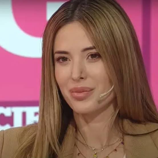 Jesica Cirio fue mujer de Insaurralde y de Piccirillo. Tendría que estar presa y dando explicaciones en la justicia. Pero por alguna razón sigue impune. ¿Porqué los medios no hablan de ella? Esta más blindada que Sergio Massa. 👀