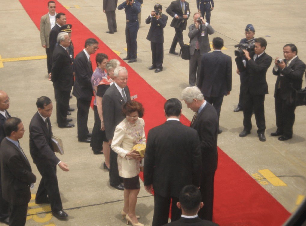 MattWallace888's tweet image. OMG!!! Did Epstein take this photo from the window of Air Force One?????