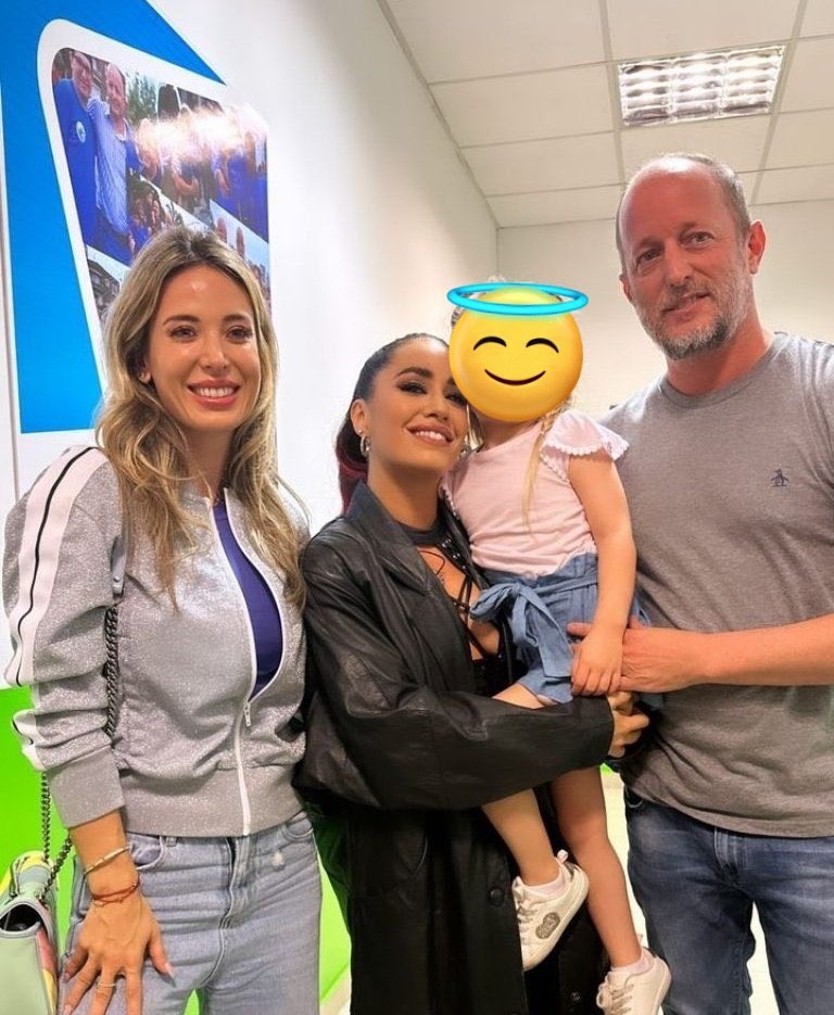 LA CORRUPTÍSIMA LALI ESPOSITO COBRO MILLONES DE PESOS DE LA NUESTRA Y ME PIDIÓ QUE NO VIRALICE ESTA FOTO CON INSAURRALDE.

ASÍ QUE NO LE DEN RT, NI LA ARROBEN, NI PONGAN UN COMENTARIO, NADA DE NADA PORQUE LE SALE ESPUMA POR LA BOCA CUANDO LA VE.