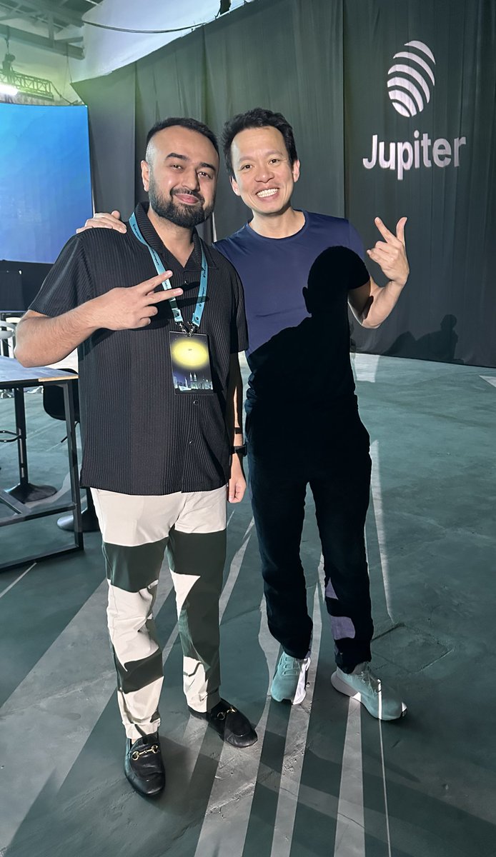 Uzy1000x's tweet photo. JM with MEOW 😻 https://t.co/cFmiDSOnCs