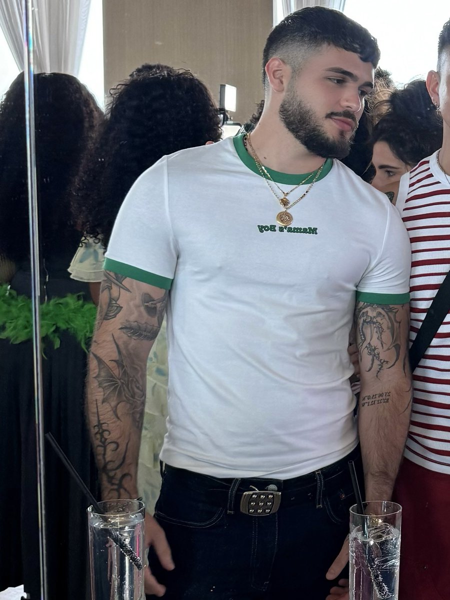 When I get invited to a party but all I can think about is how I want to go home and stop peopling.