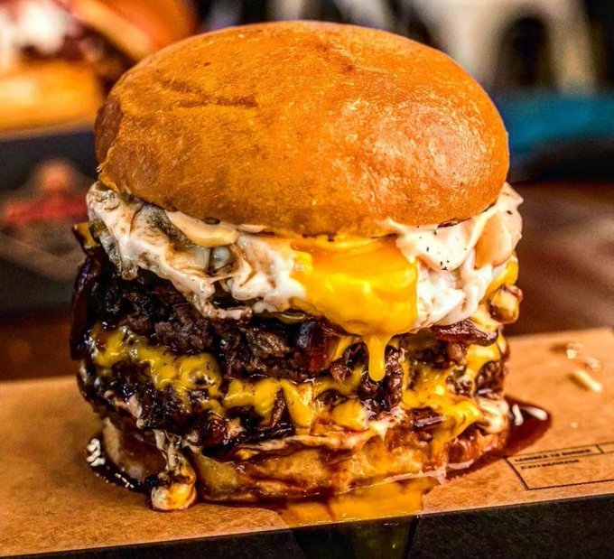 FoodPleaser's tweet photo. Burger time https://t.co/1tnhZi8YYl
