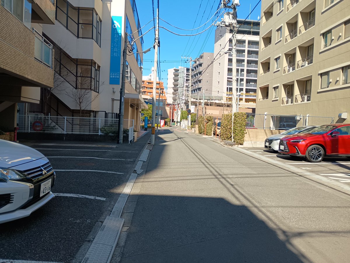 太宰が、執筆地から結核の治療に訪れた宇治病院までの路地は昔のままの広さ。