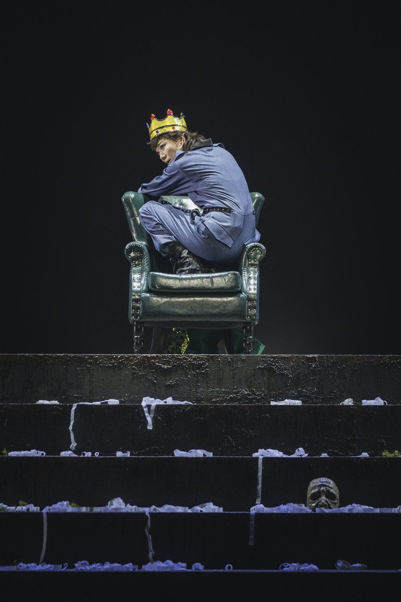 날이 아직 추워. 점프수트 하나만 입으면 안된다!!!
2월에도 사랑하고 응원해요🩵 화이팅🍀