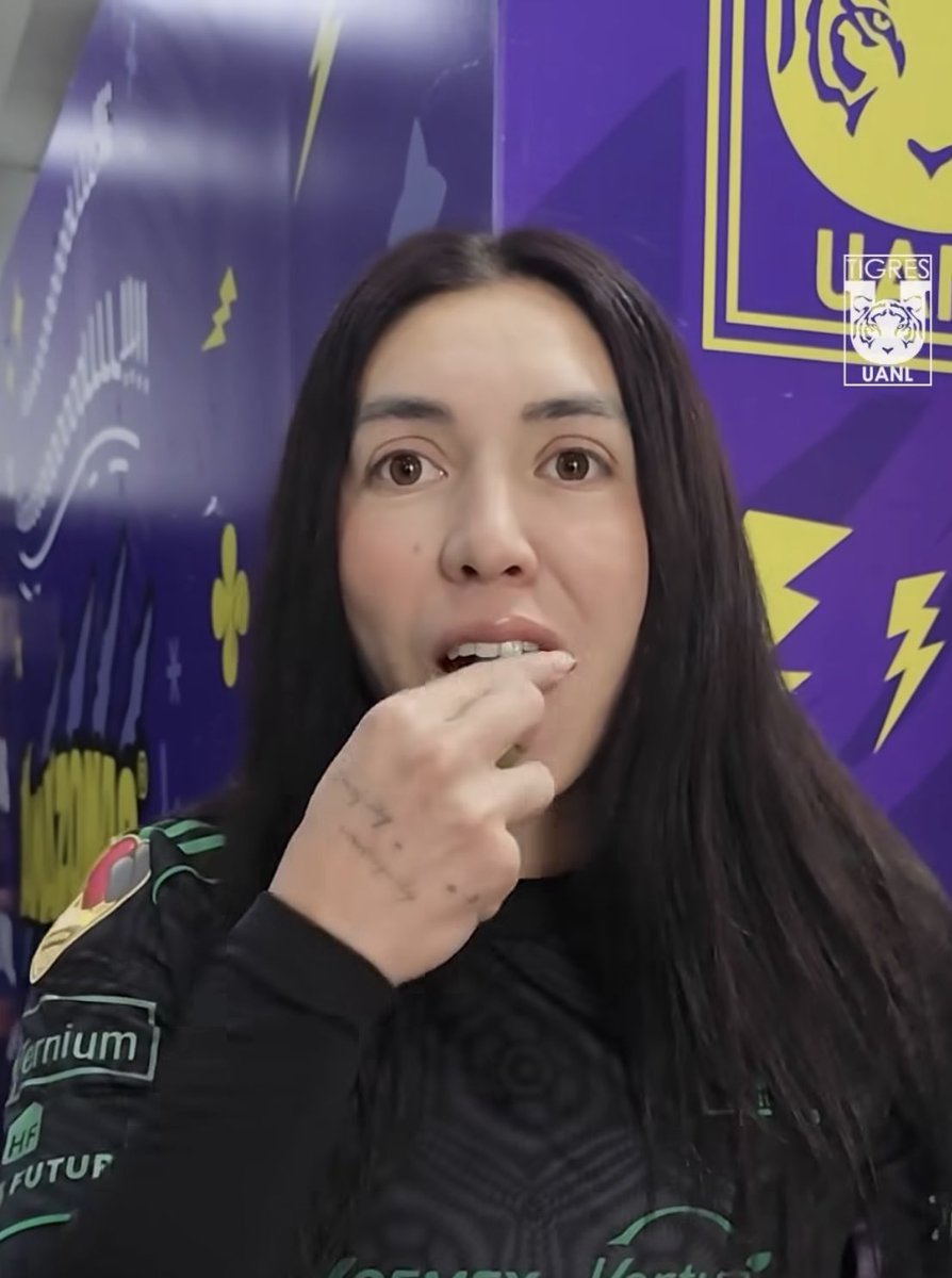 Aniviscaylizzy's tweet photo. La obesa de ojos virolos realmente cree que es bonita, para nada anivisca mejor ponte cubrebocas que solo lo q suben de ti es para hacerte memes @anikaarodriguez @TigresFemenil https://t.co/LiHu9aJxwV