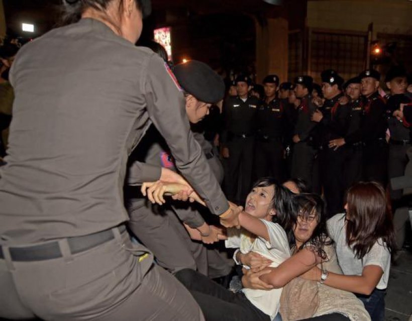 คนไทยทนประยุทธ์ได้?

สส.จีน พุธิตา พรรคส้ม: