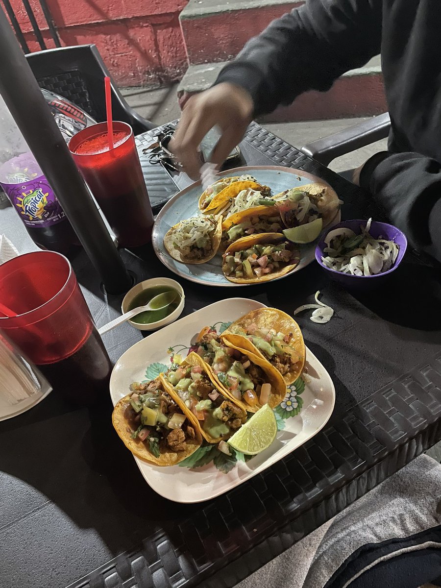 dean_n97's tweet photo. Noche de taquitos con el shulis 🥰✨ https://t.co/QheoUx63hj