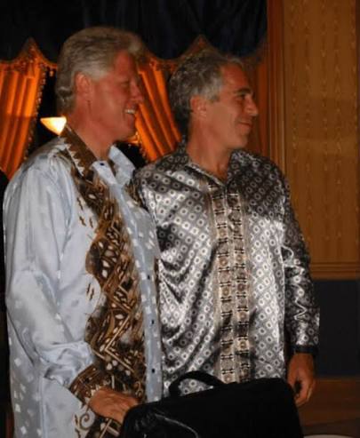 Siapa Jeffrey Epstein dalam 'The Epstein files' ni?

Jeffrey Epstein ialah seorang jutawan Amerika dan bekas political financier yang terkenal kerana skandal penderaan seksual dan pemerdagangan seks melibatkan gadis bawah umur.

Dia merekrut, memanipulasi dan mendera gadis bawah