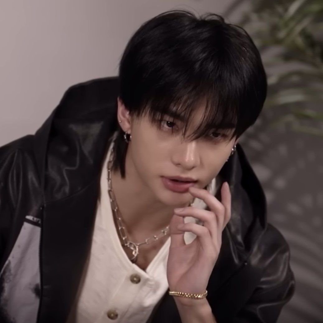 hyunjin looks i think about a lot