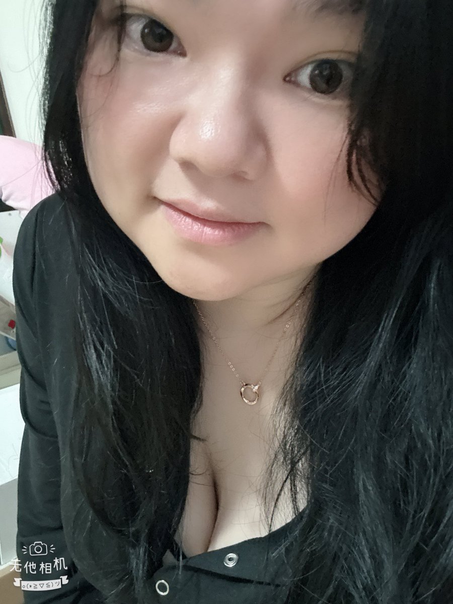Queena0312's tweet photo. 項鍊很美…但心情不美…
是該好好學會如何面對和放手了…

要找個很疼愛我的人應該不難吧？ https://t.co/NRf4L54U8R