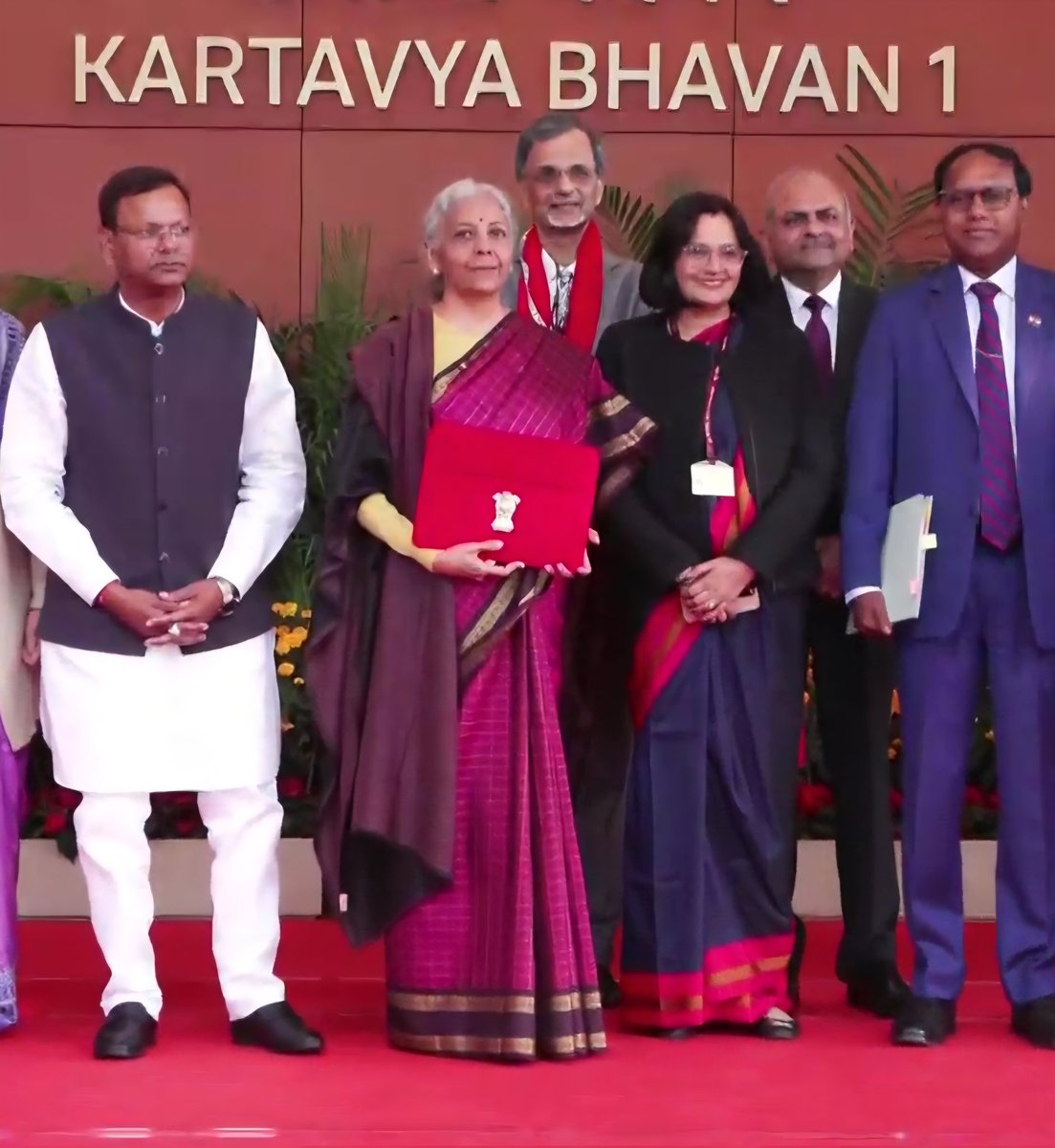 #Delhi: Finance Minister Nirmala Sitharaman with Team Ahead of #UnionBudget2026 Presentation