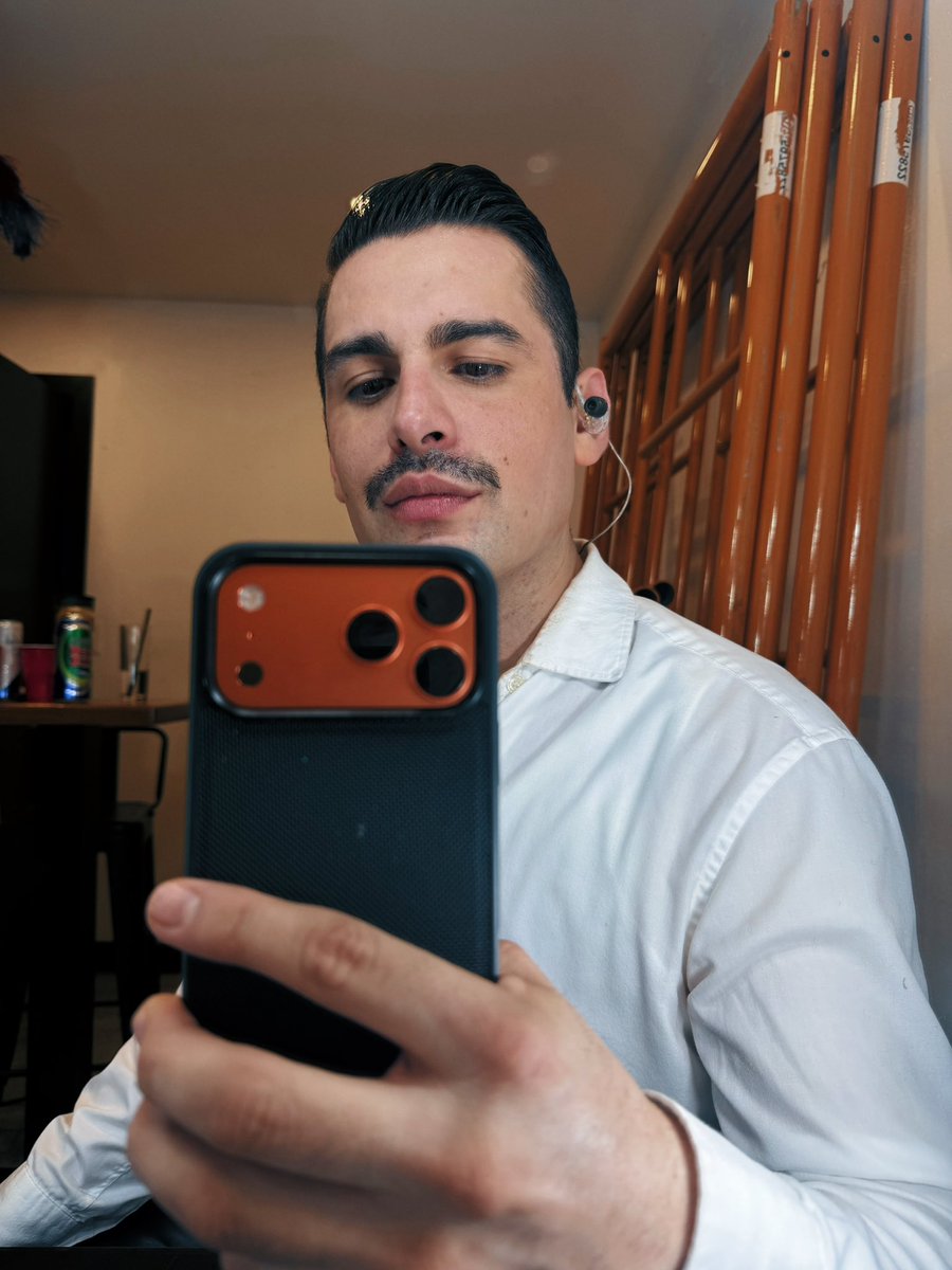 EdwinMusicOf's tweet photo. Se me ve bien el bigote? 🌝 https://t.co/Ij0PZXAsNs