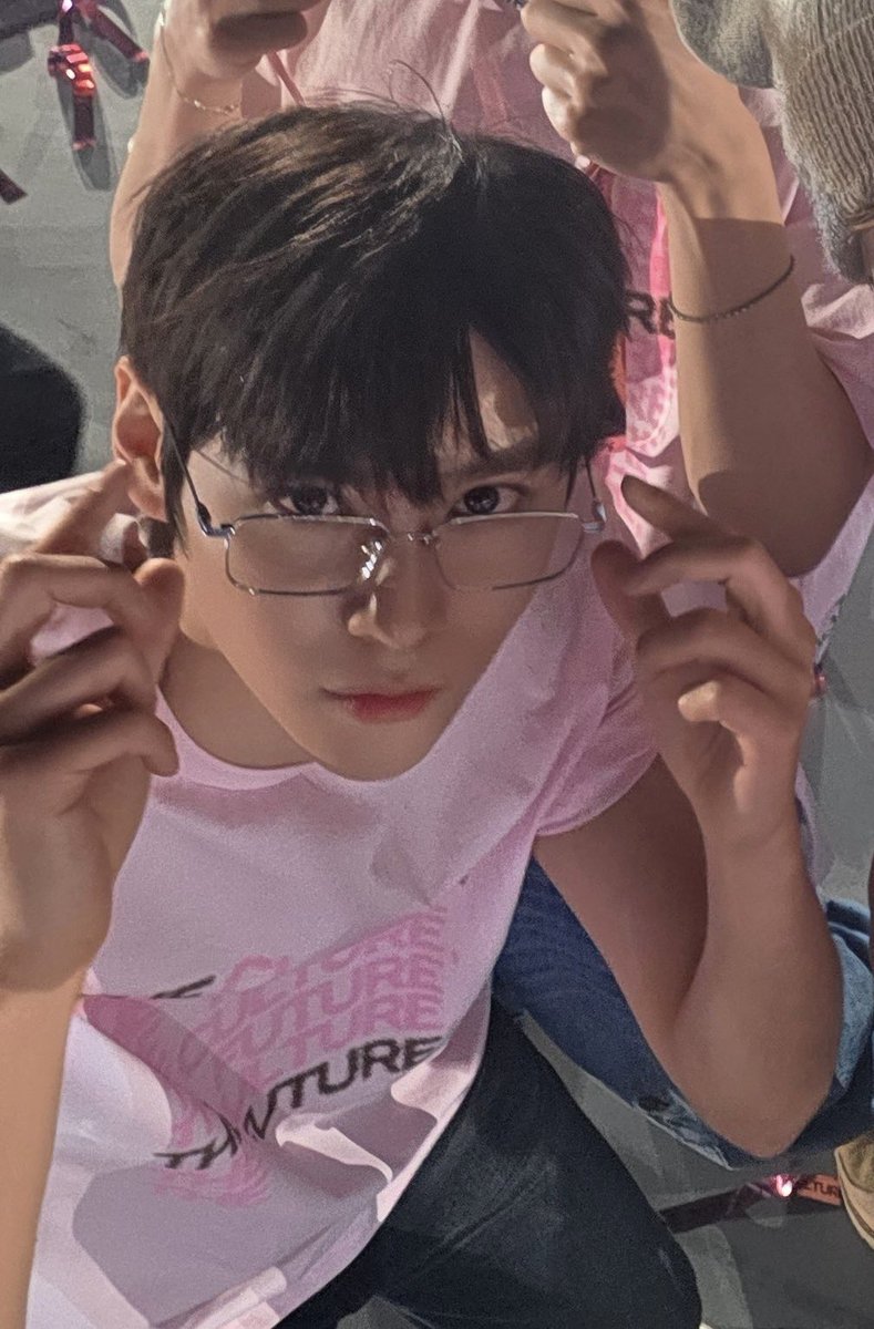 ชอบนะครับแว่น มีแฟนหรือยังค้าบ