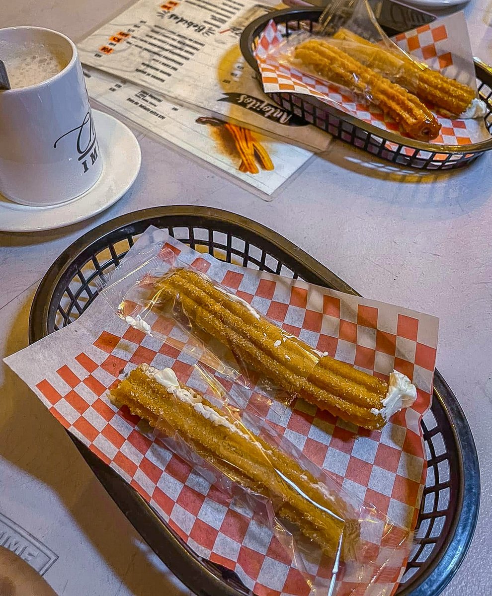 love_veracruz_'s tweet image. Deliciosos los #churros y el #atolito en "Churreria Imperial" en Av. Xicoténcatl 300 Junto al hotel Banus casi esq Esteban Morales, a dos cuadras del malecón. #Veracruz #Centro También hay antojitos y mucho mas.