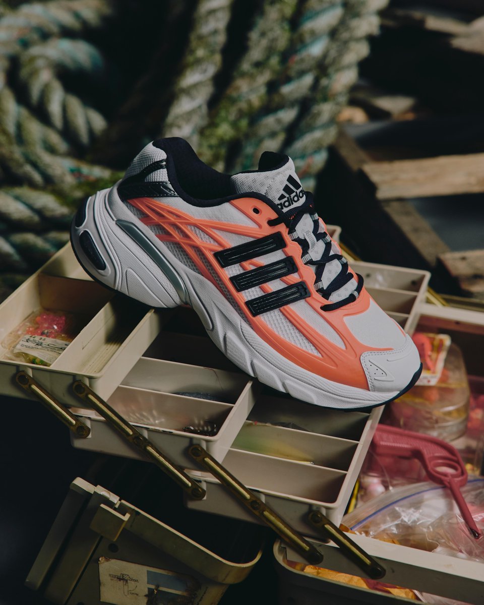 📸 Trendy style and Adiprene cushioning for the best comfort. The