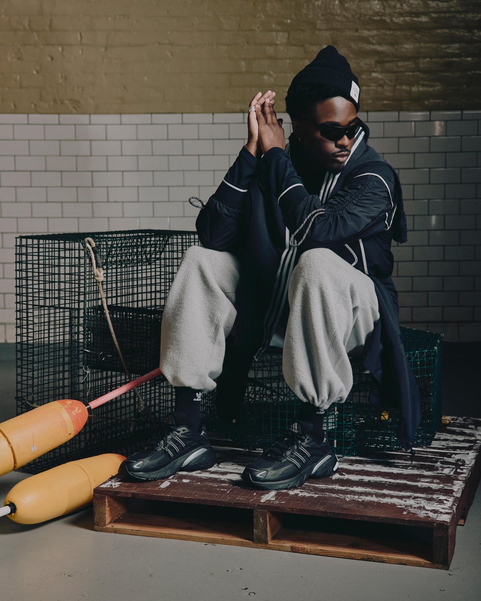 📸 Trendy style and Adiprene cushioning for the best comfort. The