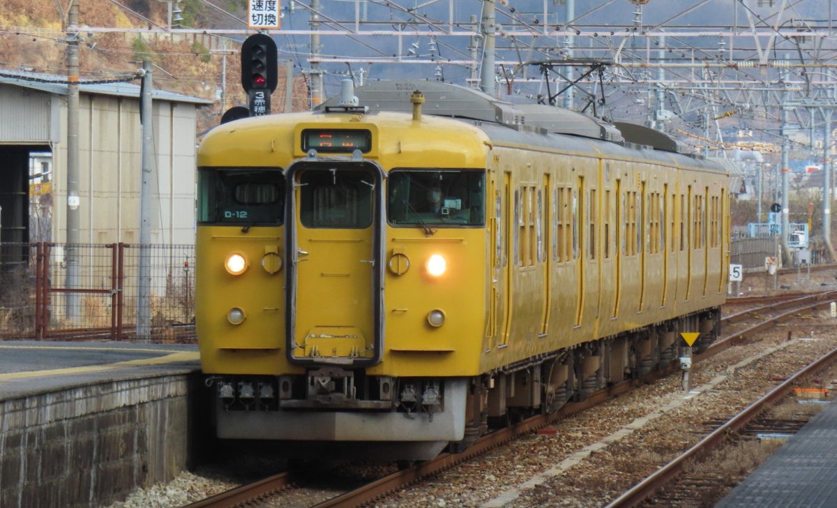 先月27日に撮った115系達
前回訪問時(4月)と比べて明らかに国鉄車の運用が減っていました
前までウララが来て、喜んでいた頃が懐かしい…