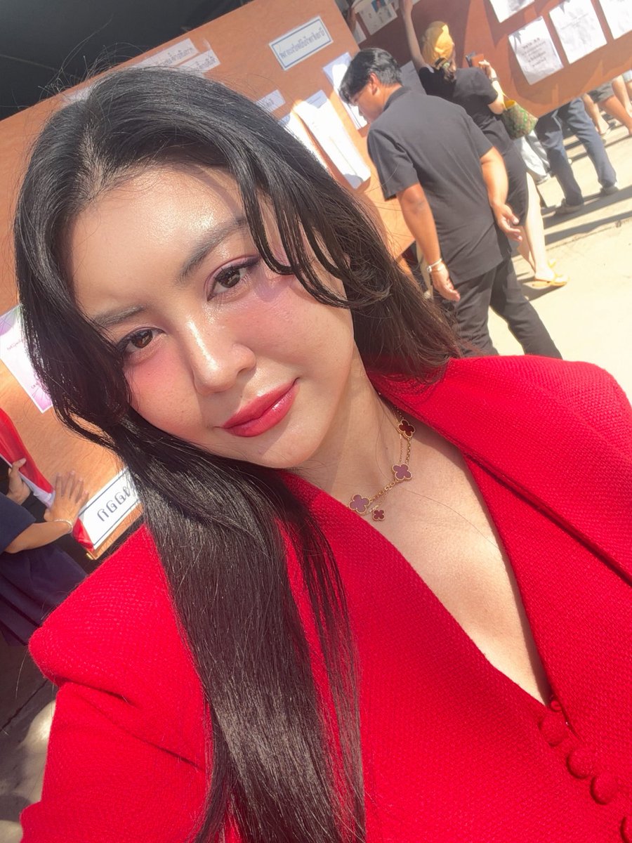 ขออภัยในการเลือกตั้งล่วงหน้า เพราะมีติดไปฮ่องกงวันที่8 ใจจริงไม่เคยต้องเลือกล่วงหน้ามาก่อน อยากลงประชามติที่สุด🥹 แต่อย่างน้อยบัตรสองใบก็ได้กาอีกครั้ง #genzforpheuthai  แต่เป็นเจนวายนะ