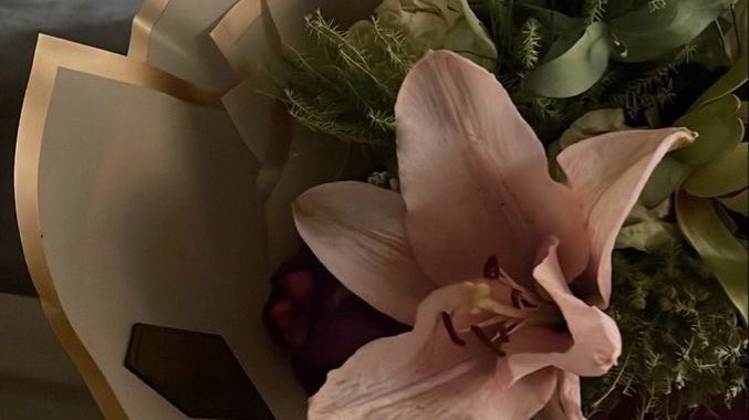 له قدرٍ بقلوبهم ما ينوصف
واحترامٍ ثابتٍ ما يهتزّ
إن ذُكر اسمه حضر الطيب معه
وإن غاب ، فعله بالحكي يُرتكر

••
<a href="/AzizbagBag/">عبدالعزيز أحمد بغلف🇸🇦</a> 🌷.