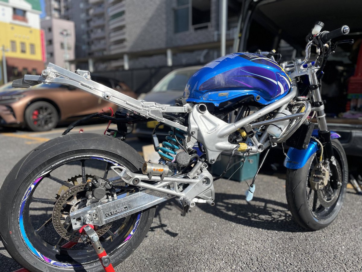 ちょっとリア周りを外して、シートレールが良く見えるようにしてみました。

カッコいい‼️
取り付けてたら全く見えなくなるのが、残念でしょうがないぐらいカッコいいw