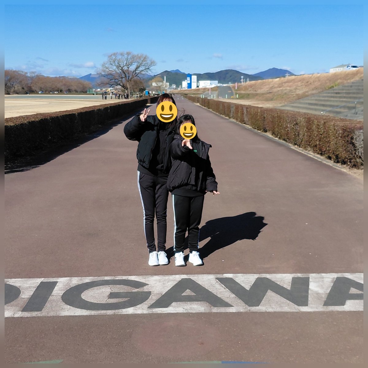 jsbbluems's tweet image. 午前中の予定が無くなったので3人でウォーキングしたり軽くランニングしたりしてきました🚶‍♀️🏃‍♀️
風が強くて途中めげそうになったけど頑張った✨
午後は新しくできた選手のチャント覚えながらのんびりしま～す🩵