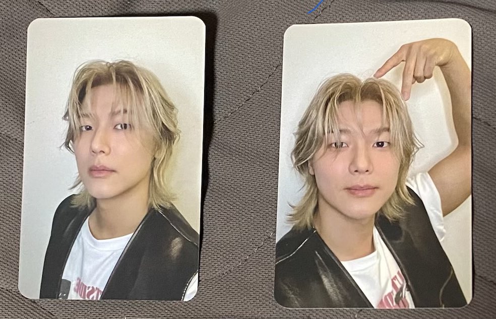 交換お願いします🥹 写真左:3LOGYバンダナバージョン 写真右