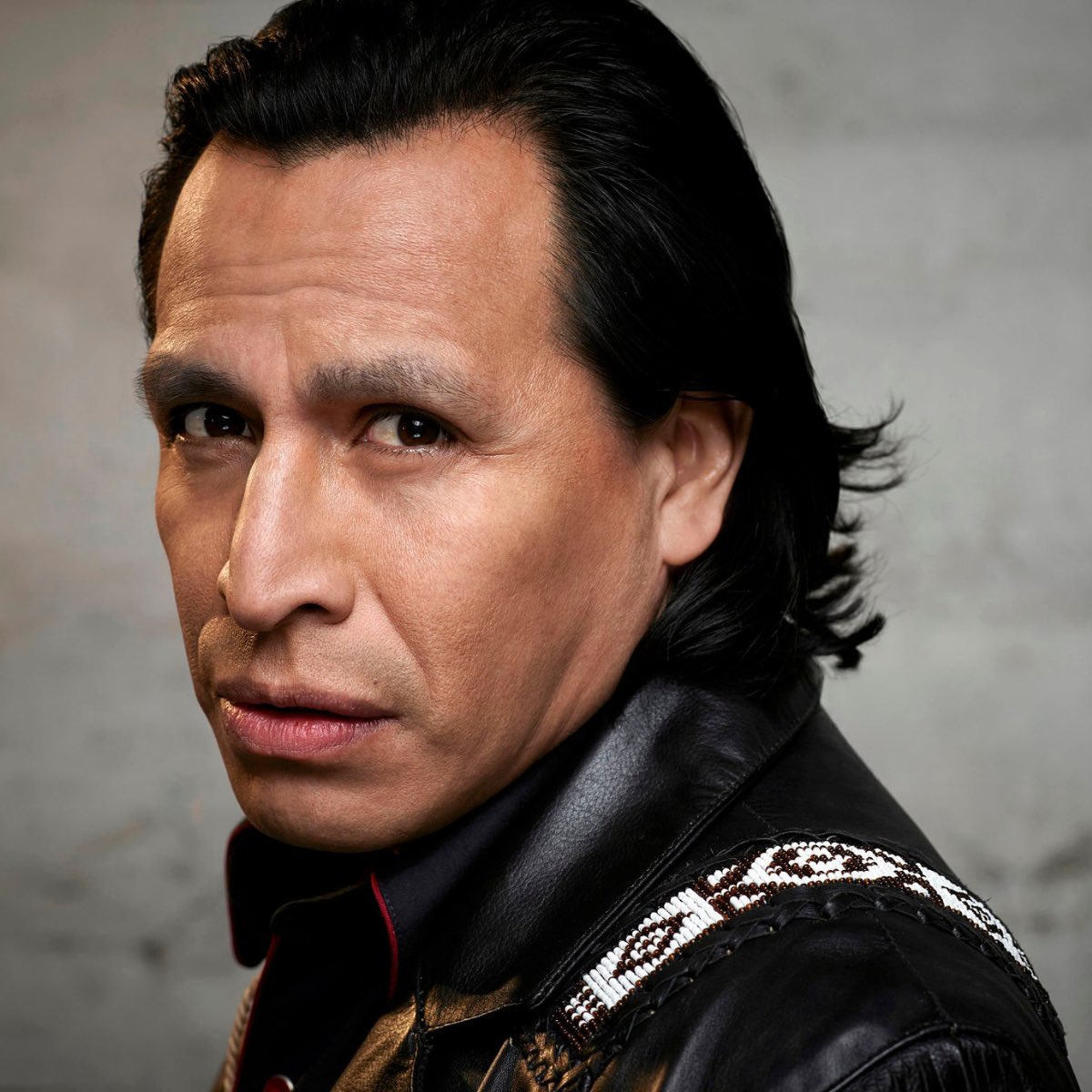 movieversox's tweet image. 🎭 Falleció Gerardo Taracena a los 55 años, actor y bailarín recordado por el film ‘Apocalypto’ y la serie de @netflix ‘Narcos: México’.

Hasta ahora no se ha dado a conocer la causa de su muerte.

Su intensidad y entrega artística quedan como legado.
QEPD.