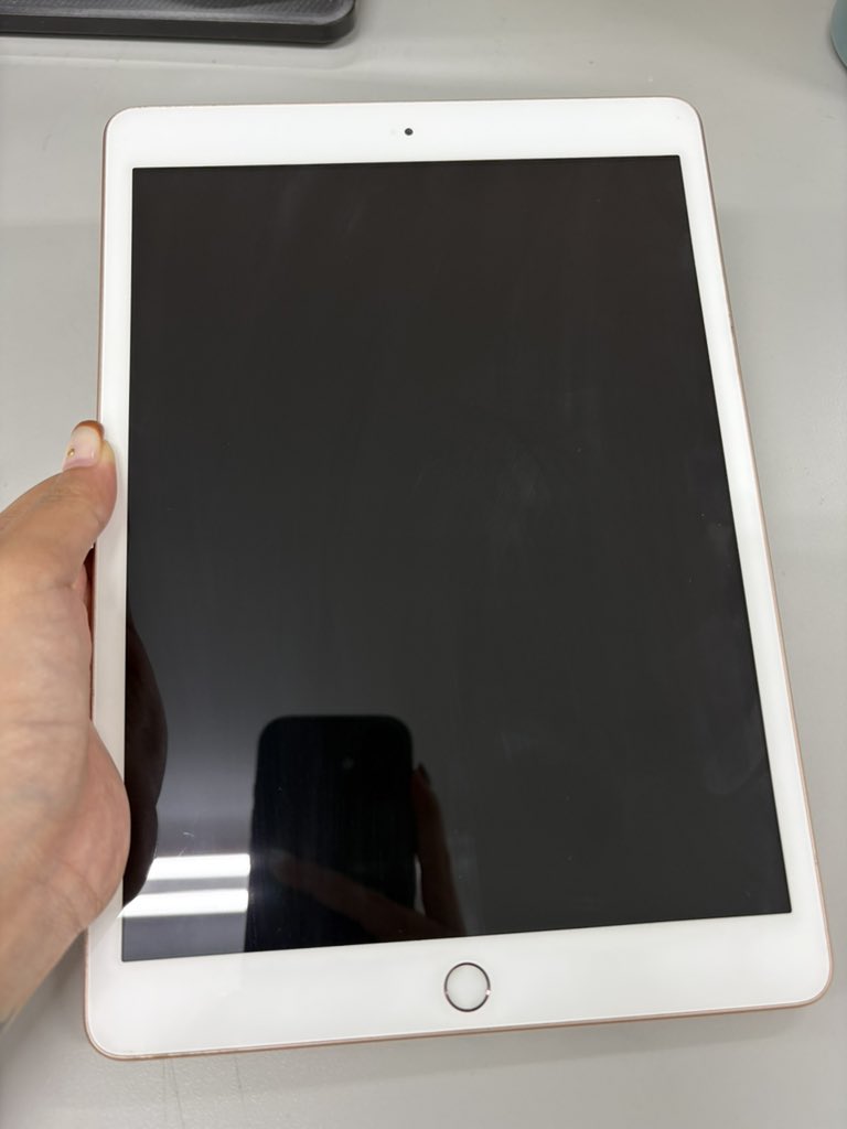 nanojblue's tweet photo. ส่งต่อ Ipad gen7 32gb WiFi สี Rose Gold 
+ Apple Pencil 1 
•ใช้งานได้ปกติทุกอย่าง 
• มีรอยตามสภาพการใช้งาน
• มีแต่ตัวเครื่อง จอไม่แตก
• ปล่อย 4,000 รวมส่ง พร้อมโอนลดได้นะคะ 
• นัดรับได้ตาม mrt, bts, ctw 
#ipadมือสอง #ส่งต่อipad #ipad #ส่งต่อapple https://t.co/BSbJbvpybx