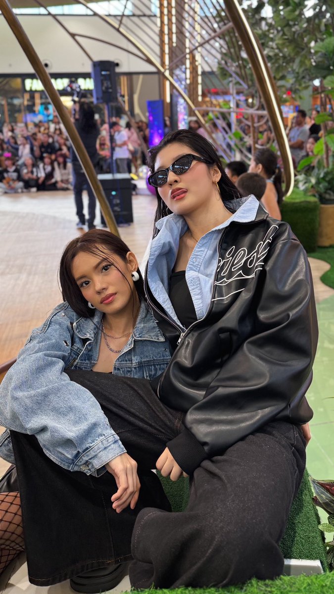 drevour's tweet image. VIVID Camila &amp;amp; Via tho! 🔥 

VIVID 1ST MALL SHOW
#VIVIDatSMGC
#FeeltheVIVID
#PPopTakeover