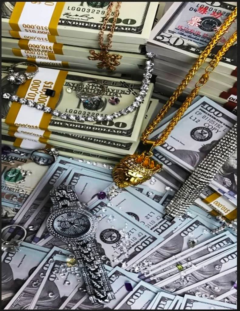 #توكيدات الثراء هي عبارات إيجابية تُردد لتغيير المعتقدات السلبية حول المال والوفرة، وبرمجة العقل الباطن لجذب الثروة والنجاح المالي🕯️🧡
أمثلة على توكيدات الثراء
أنا أستحق الثراء والوفرة في حياتي
المال يتدفق إلي بسهولة ويسر
أنا أعيش في وفرة وأمان مالي

#مشحونه للمال
#صباح_الخير