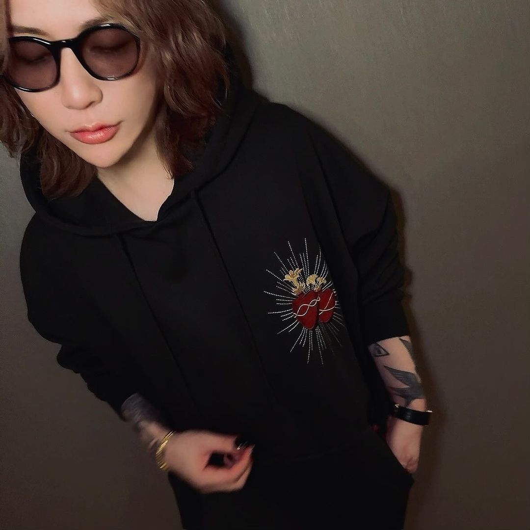 Mica_Mikan43's tweet photo. お誕生日おめでとう、ルキさん 💕🎉🎁 Feliz cumpleaños al mejor cantante de la mejor banda de todo el puto mundo ♥️ Gracias por existir, Ruki, y por permitirme el privilegio de disfrutar cada día de tu hermosa voz 😍
#HappyRUKIDay #HBDルキ #HappyBdayRUKI #theGazettE https://t.co/OHbAA0hNnz