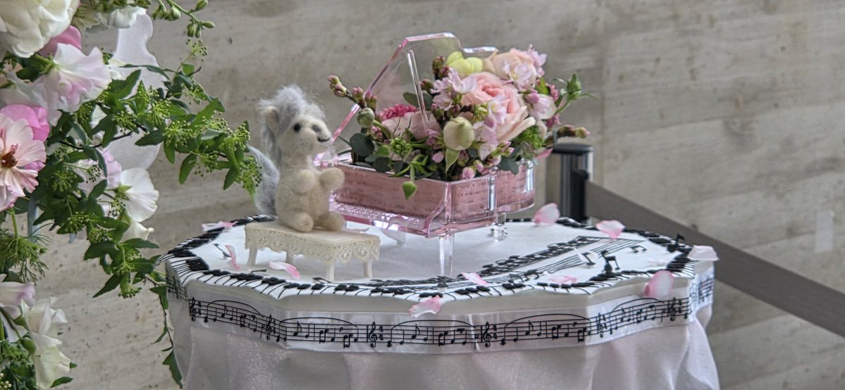 今日は清塚さんのピアノとお話を聴きにきました！
楽しみです🎹🎶
羽生くんからのフラスタ💐🌸✨
春ちゃんのピロピロがとっても印象的🌸
そばに添えられてる子は😳🤭💫
 #清塚信也