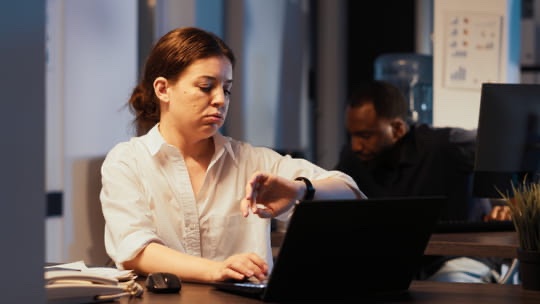 🇫🇷📝💶 FLASH | "Il a fait confiance pendant 32 ans". Un retraité réclame 15 ans d’heures sups à son entreprise dans laquelle il est entré en 1987. Il demande 32 000€ d’arrières et 10 000€.