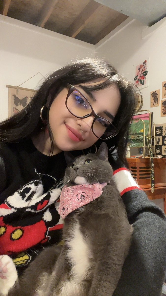 a girl and her cowgirl cat!!!! 🌷