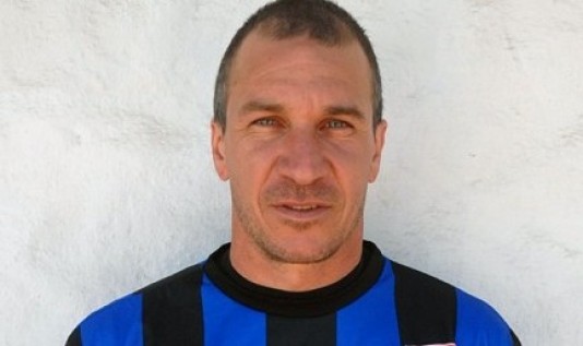 Por un momento creí que Carlos Macchi estaba dirigiendo el Bristol City. Separados al necer, heavy.