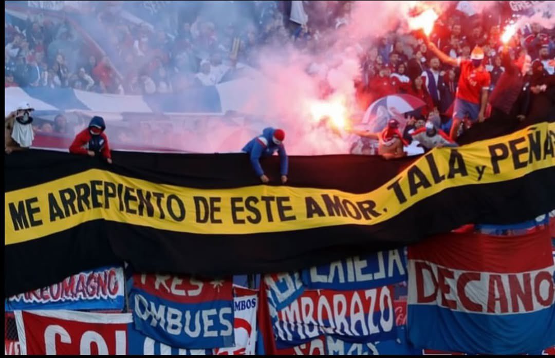 carbonero_de_C's tweet photo. Después las sacan en los clásicos haciéndose los bandidos y mira a la clase de gente que le roban. Mujeres y peñas de gente normal.
Son la mugre más grande del país, que asco les tengo a los plumíferos estos https://t.co/tEAomyGxzV