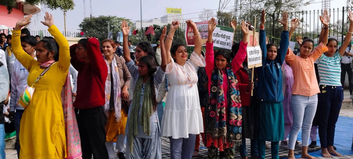 बना दीजिए #युवामित्रों को #अटल_प्रेरक, दे दो 5 हजार परिवारों की खुशियां वाप
राजस्थान प्रदेश के कोने कोने से गरीब जनता आवाज लगा रही है युवामित्रों की बहाली हो या #अटल_प्रेरक_भर्ती में #समायोजन किया जाए
युवामित्रों को अटल प्रेरक भर्ती में शामिल किया जाए<a href="/BhajanlalBjp/">Bhajanlal Sharma</a> <a href="/ashokgehlot51/">Ashok Gehlot</a>