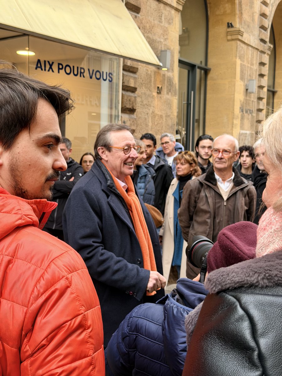 Vous étiez plus de 150 hier pour l’inauguration de notre permanence au 12 rue Thiers.

Un immense merci à toutes et tous pour ce moment chaleureux.

La porte reste grande ouverte : n’hésitez pas à passer nous voir pour échanger, débattre et partager vos idées autour d’Aix.