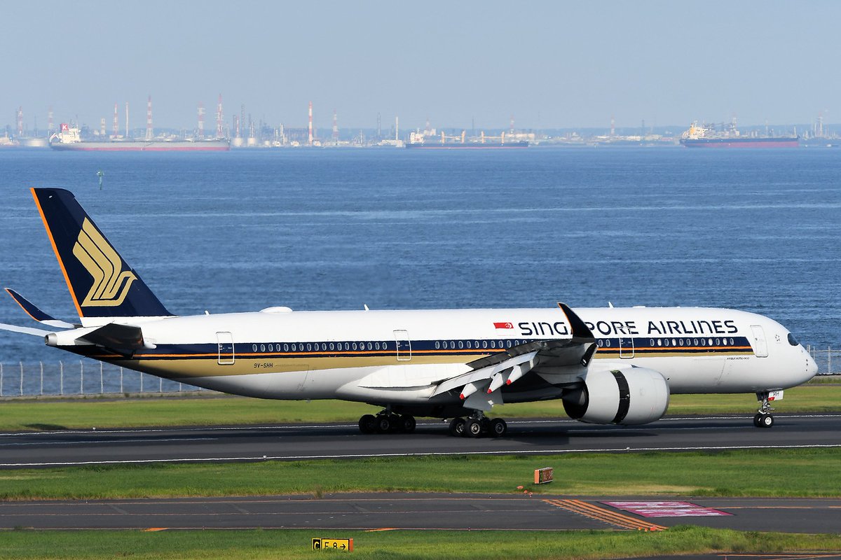 nakap747's tweet image. SIA Airbus A350-941 9V-SHH(2025.8.13)

wingworks.blog.jp
#SIA #A350 #9V-SHH #RJTT #HND #東京国際空港 #第2ターミナル展望デッキ #シンガポール航空 #羽田空港 #D500
