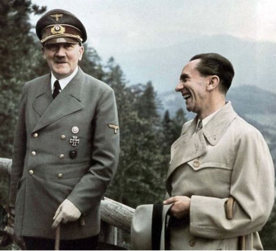 Irene Montero con Ione Belarra preparando el reemplazo de todos los españoles que no piensan como ellas