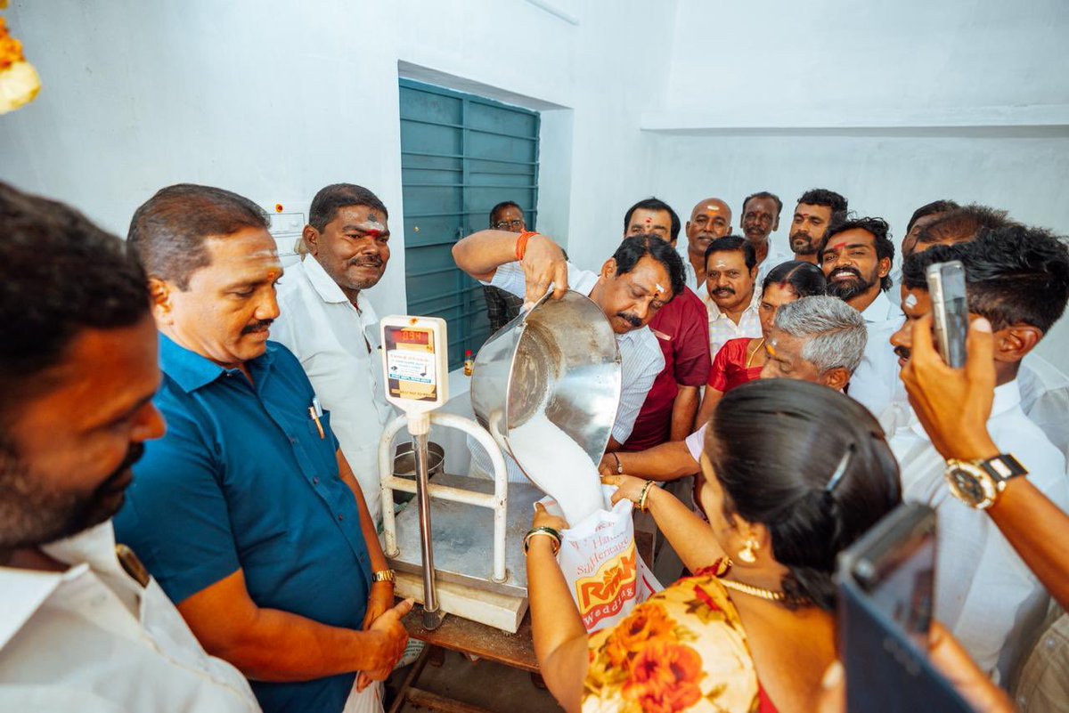 NainarBJP's tweet photo. திருநெல்வேலி சட்டமன்றத் தொகுதிக்கு உட்பட்ட  கோடகநல்லூர் கிராமத்தில் 2025- 2026 சட்டமன்ற தொகுதி மேம்பாட்டு நிதியில் இருந்து 10  லட்சம் ரூபாய் செலவில் புதிதாக அமைக்கப்பட்ட வட்ட நியாய விலைக் கடையின்
திறப்பு நிகழ்வில் கலந்து கொண்டு மக்கள் பயன்பாட்டிற்கு தொடங்கி வைத்தேன். https://t.co/b3pDbrBFkO