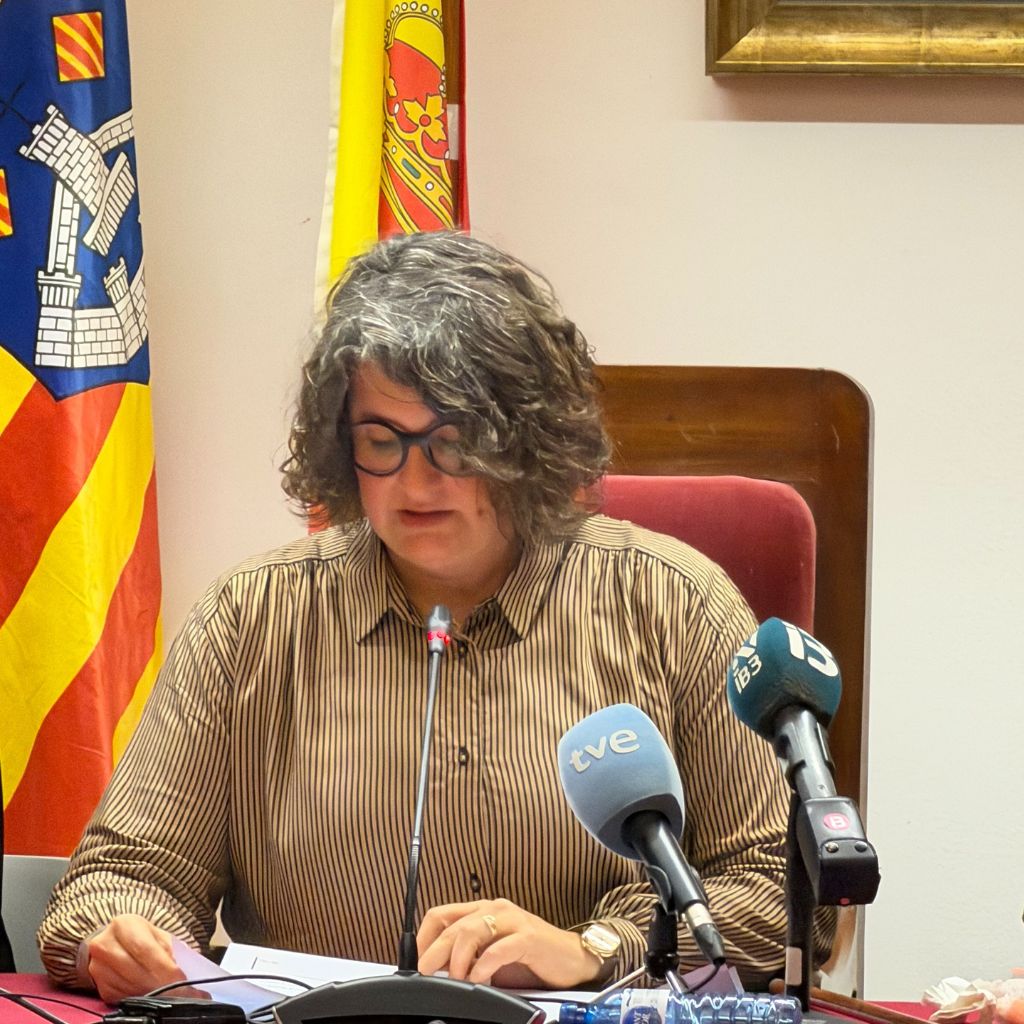 👋🏻 Maria Jesús Bagur: "Tenc les prioritats molt clares, treballaré perquè cada euro públic es tradueixi en serveis i en qualitat de vida."

✍️Discurs institucional de la batlessa de #Ciutadella 
📲 psm-menorca.cat/ca/blog/maria-…

#Menorca 💚