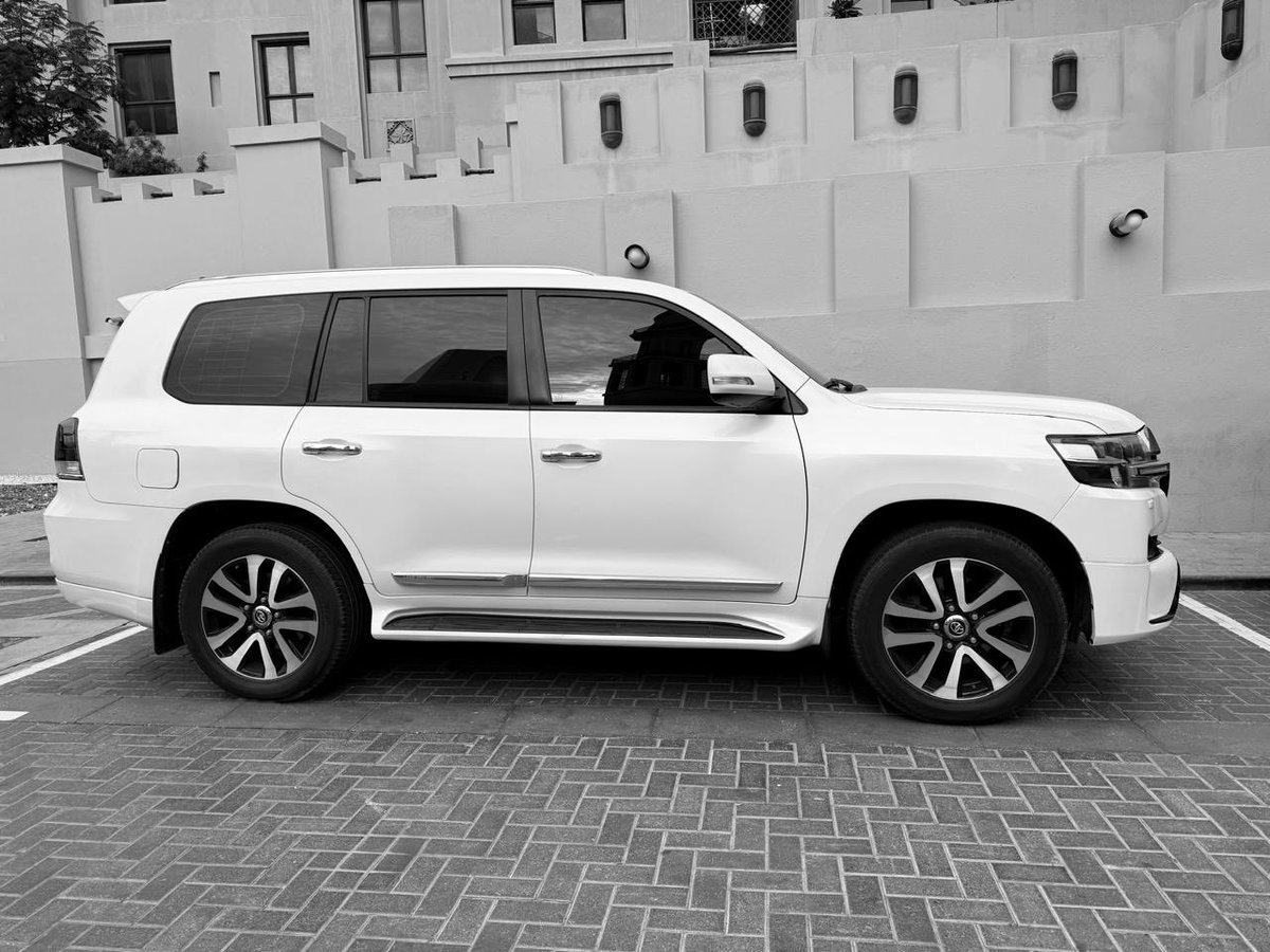 Chaufflor - Chauffeur Service Dubai tweet media