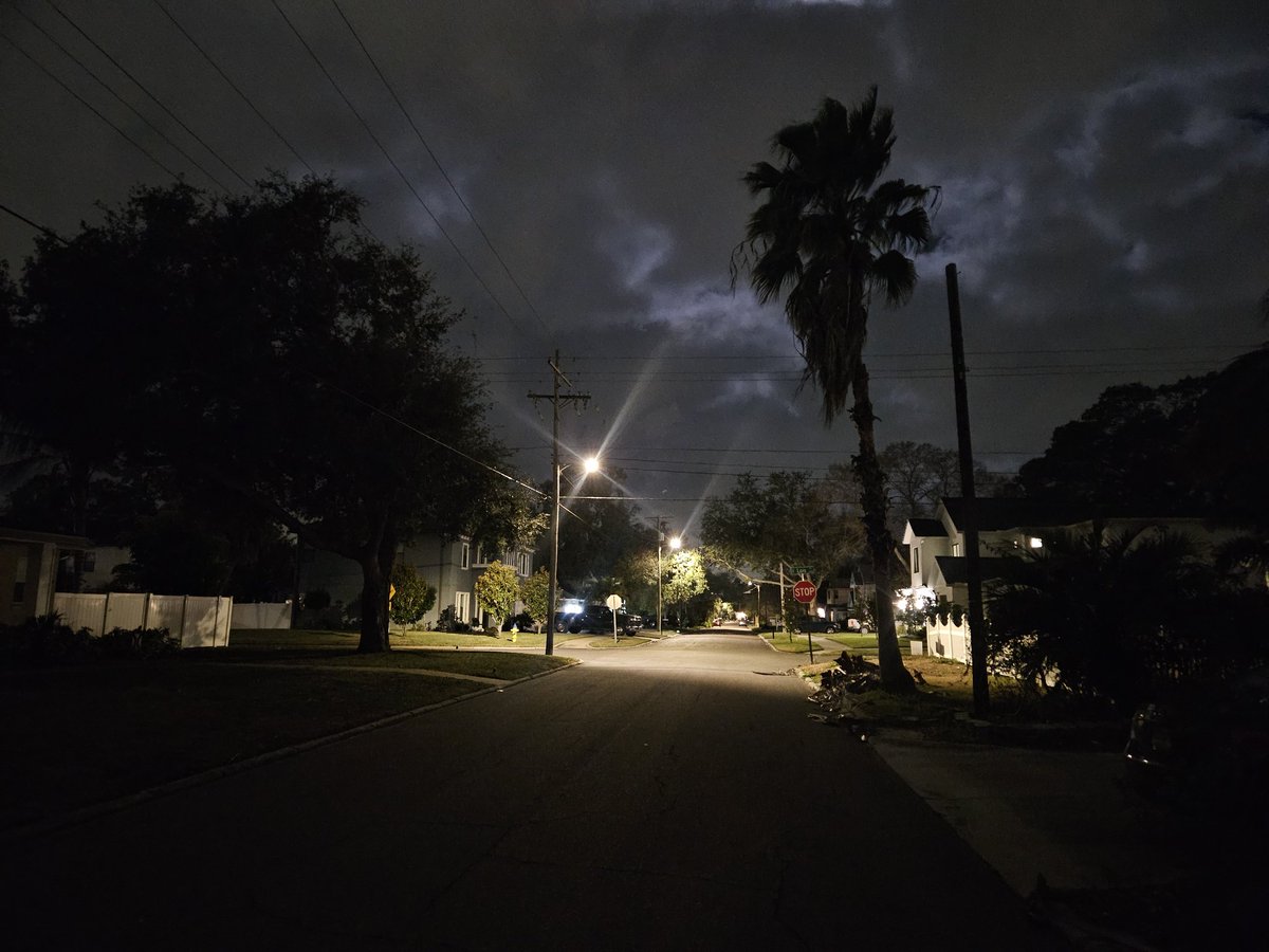 danmmeyer's tweet photo. well, they said it might snow in Tampa between 1am and 7am. I set my alarm for the middle, got up at 3:30am, and.... it's not snowing. Cold as hell though. will check again in a couple of hours. Might as well season the ribs since I'm up . https://t.co/m6xS0t1E1p