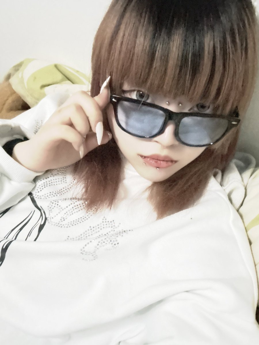x_x_zero_0's tweet photo. 今日写真激盛れすぎてずっとこの顔で居たい
メガネ2個新調しました⎚  ̫ ⎚ https://t.co/KxrCQwycWP