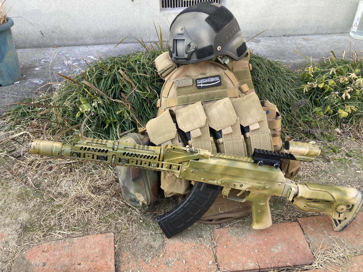 suzusiro_02's tweet photo. HTS/Ajnad-Al-Kavkaz Style Loadout
#サバゲー 
#airsoft https://t.co/J9fXa7XcxX