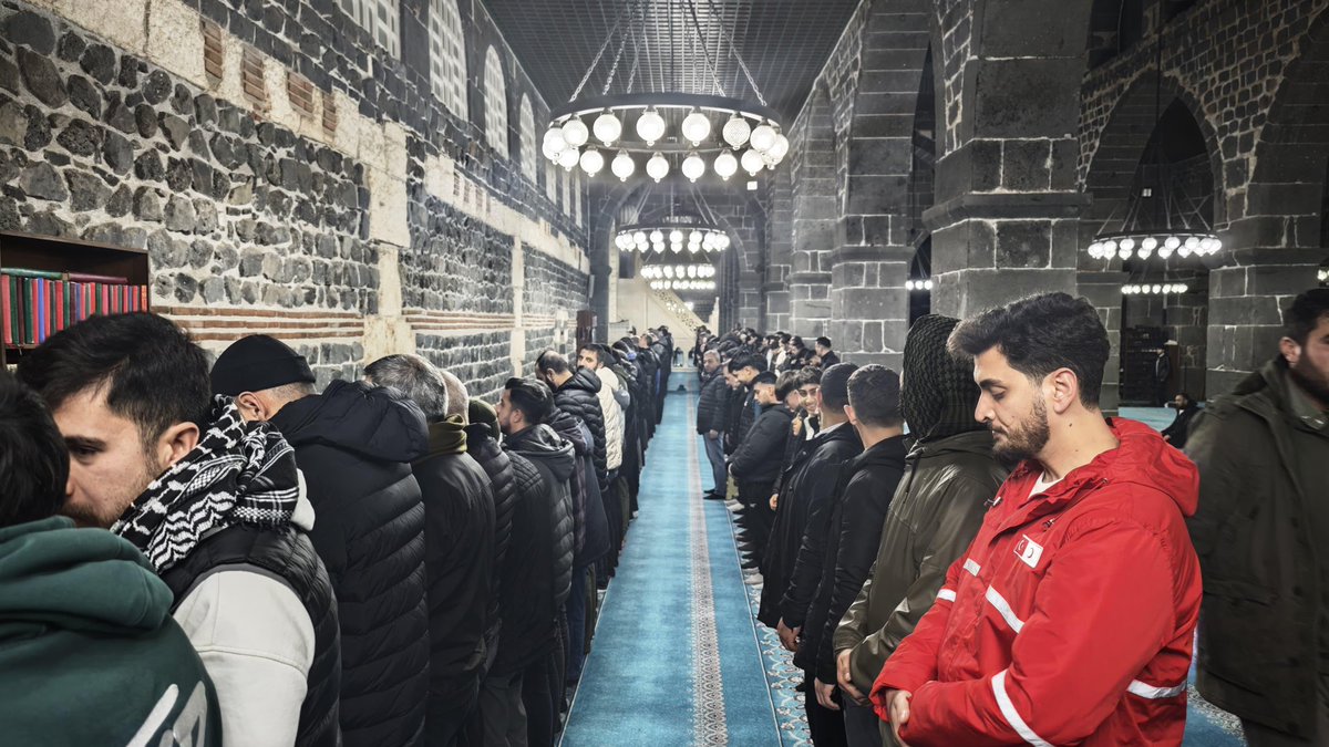 🕌 Ulu Camii’nde, Valimiz Sayın Murat Zorluoğlu’nun teşrifleriyle gençlerimizle birlikte sabah namazını eda ettik.
Bu güzel vaktin hayırlara, birlik ve beraberliğimize vesile olmasını temenni ederiz.
#SabahınHuzurundaBuluşuyoruz
