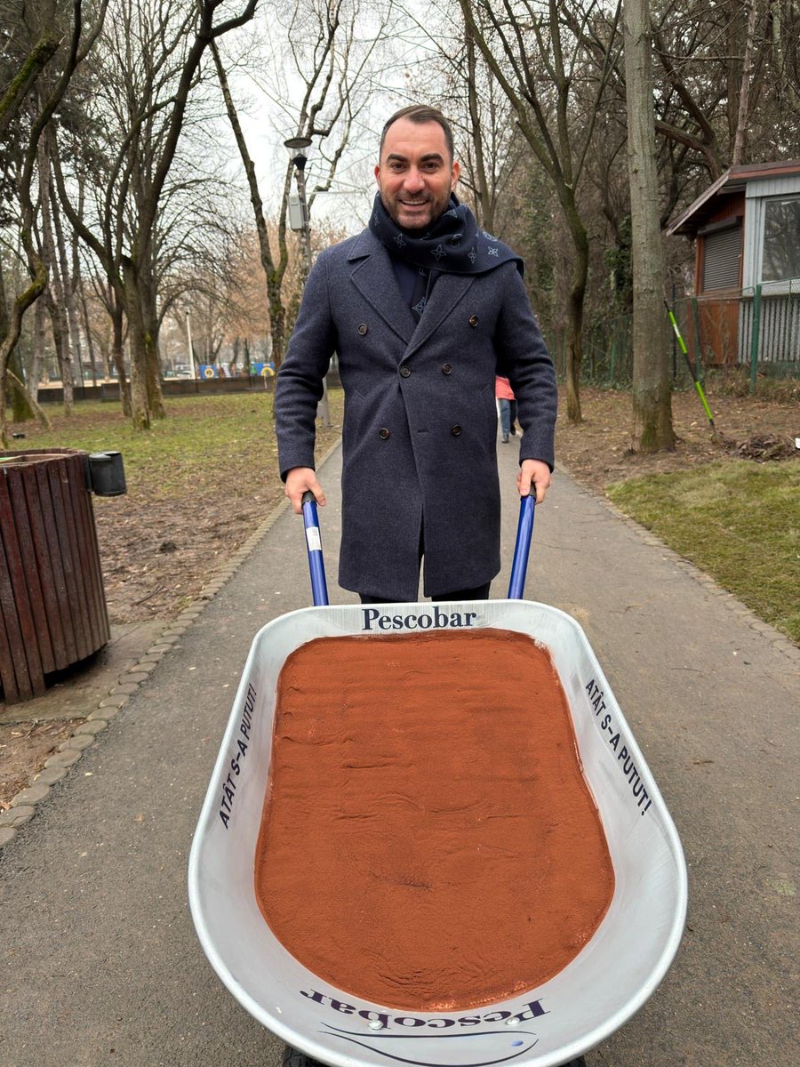 Big opening at Moghioroș Park. New Pescobar location in Sector 6, #Bucharest. Of course, some tiramisu for everyone was a must to start the right way.

#romania #octopus #seafood