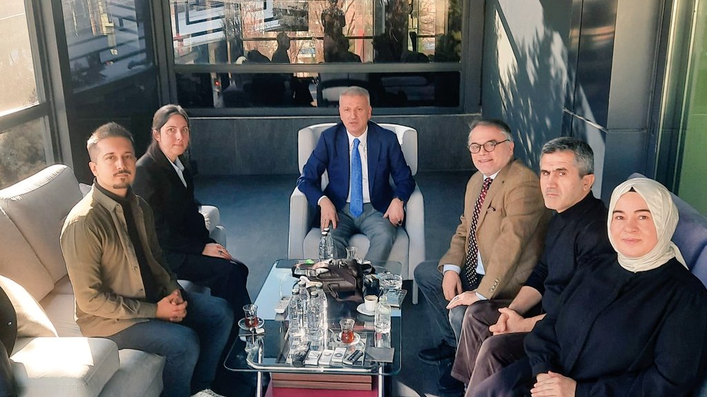 MulakatPlatform's tweet photo. Mülakat mağdurları ve 2024 ek atama bekleyen öğretmenler olarak Cumhurbaşkanı Başsdanışmanı sayın Oktay Saral ile bir görüşme gerçekleştirdik. 

Öğretmenlere yardımlarını esirgemeyen Talat Atilla'ya da teşekkür ederiz.

@RTErdogan
@oktay_saral 
@TalatAtilla https://t.co/tF4JR65tPn